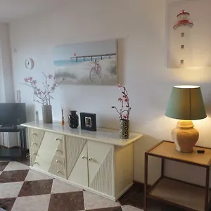 https://apartamento-carihuela-playa.hotelsinnerja.org